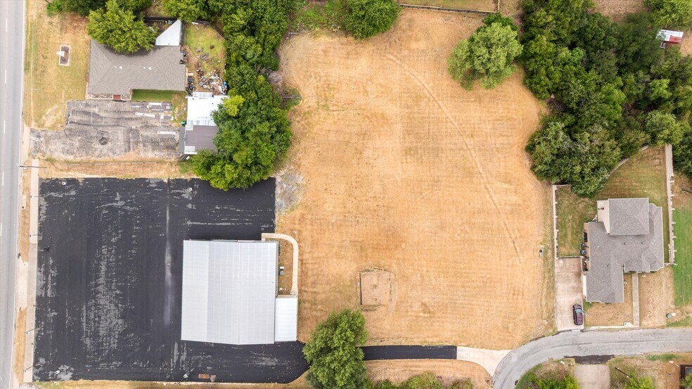 More Photos Of 1817 S Morgan St, Granbury Auto Dealership For Sale