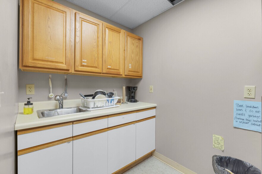 More Photos Of 47-49 Leavenworth St, Waterbury Office For Sale