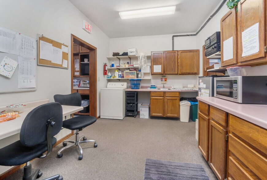 More Photos Of 155 W Menasha Ave, Whitelaw Flex For Sale