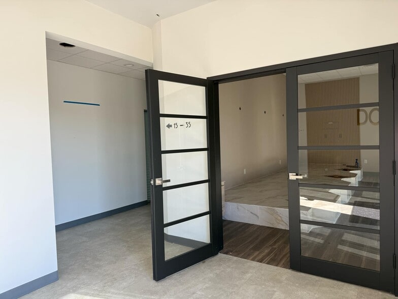 More Photos Of 940 Gainesville Hwy, Buford Storefront For Lease