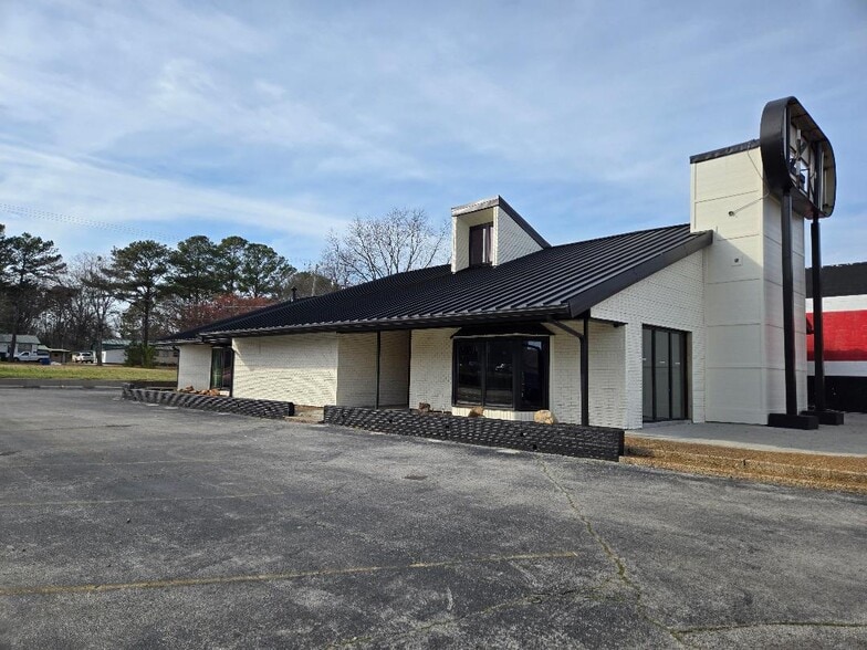 More Photos Of 2020 Country Club Ave NW, Huntsville Restaurant For Sale
