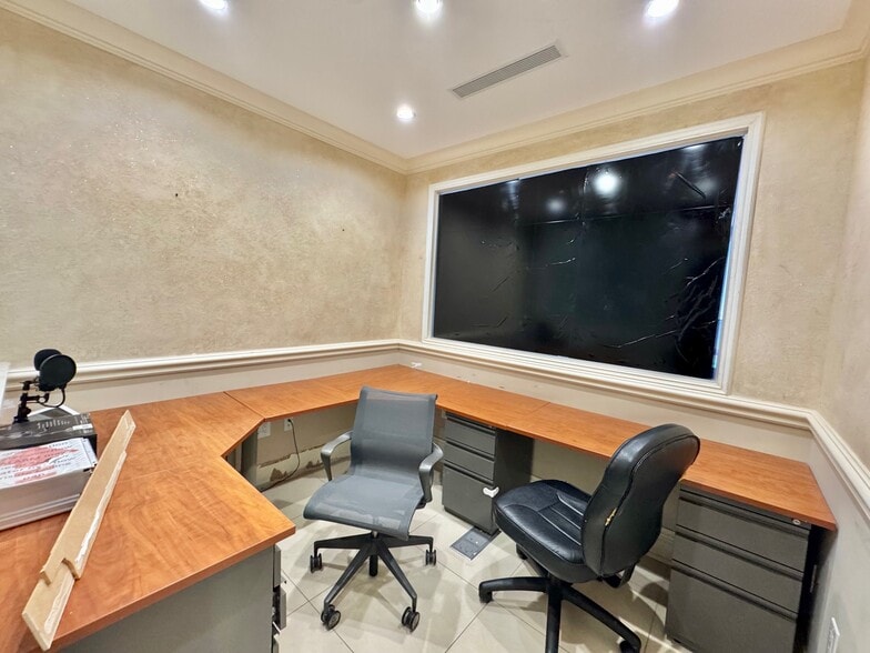 More Photos Of 215-15 Northern Blvd, Bayside Storefront Retail Office For Sale