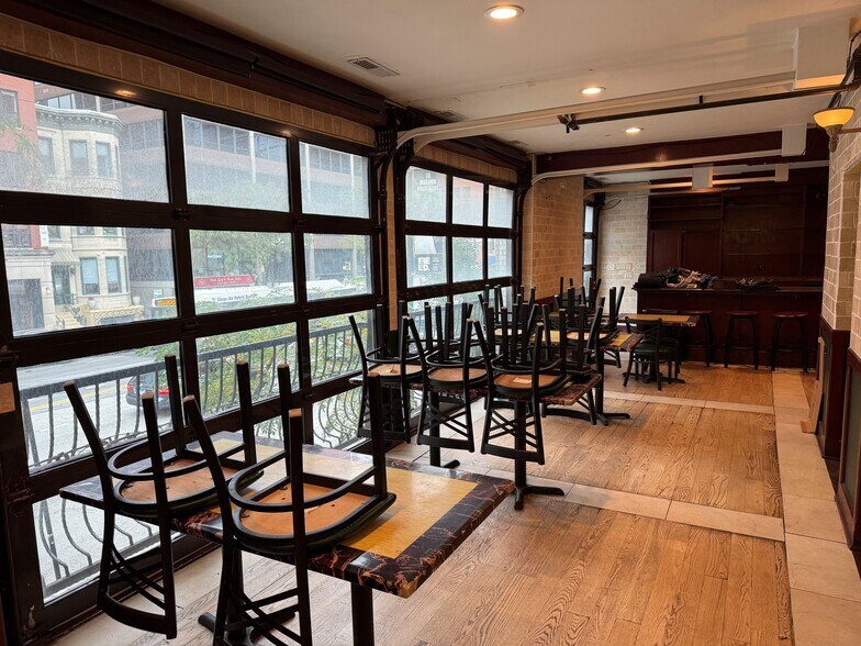 More Photos Of 737-739 N La Salle Dr, Chicago Storefront Retail Office For Lease
