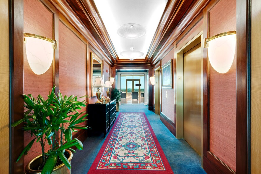 More Photos Of 1022 W 23rd St, Panama City Office Residential For Lease