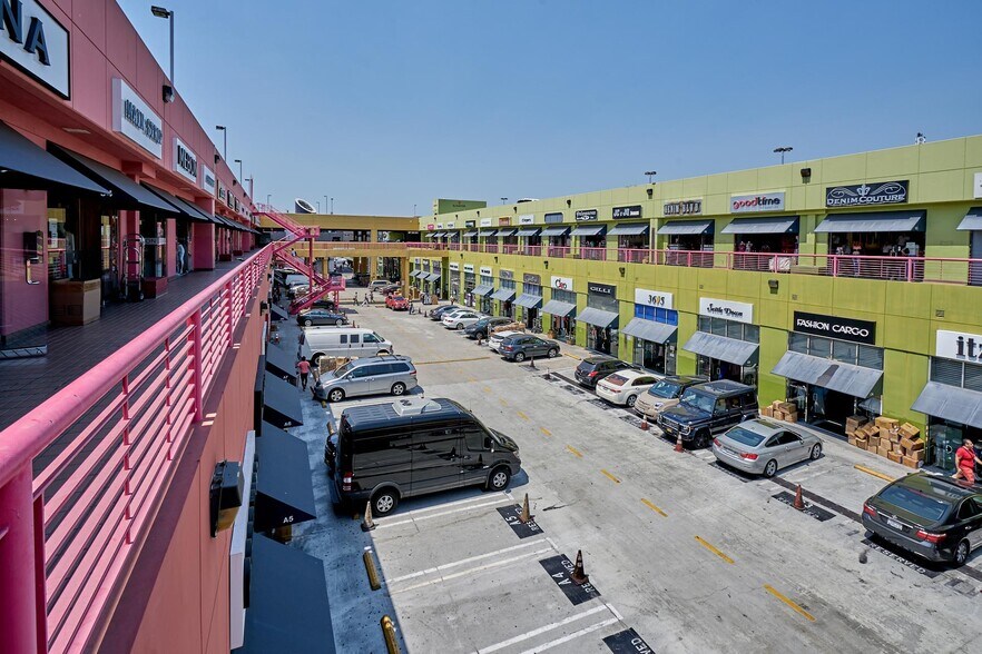 More Photos Of 1100 S San Pedro St, Los Angeles Storefront For Lease