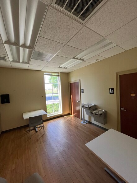 More Photos Of 136 Twin Oaks Rd, Dobson Storefront Retail Office For Lease