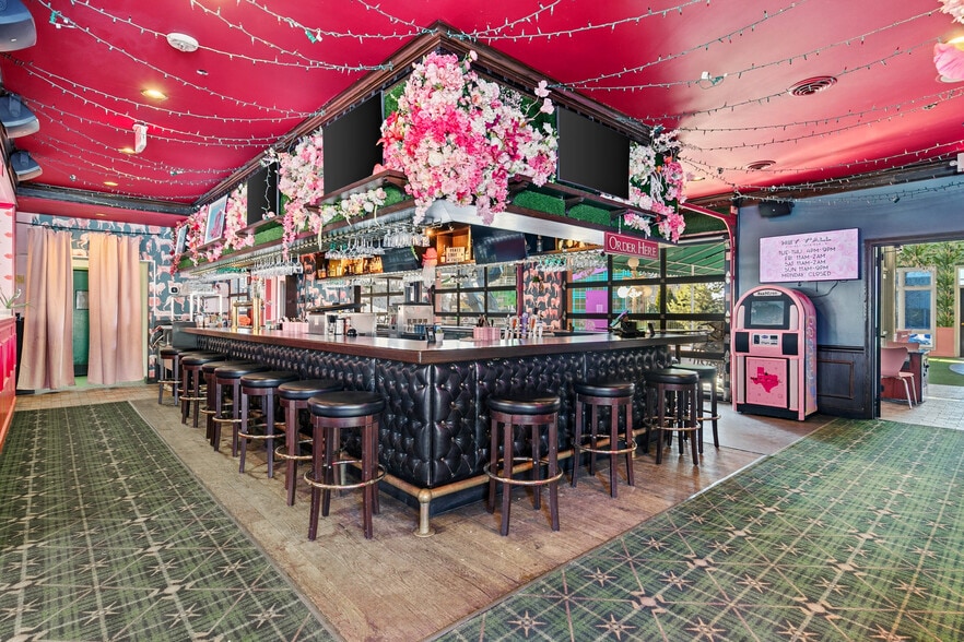 More Photos Of 2501 & 2519 Marshall St NE, Minneapolis Restaurant For Sale