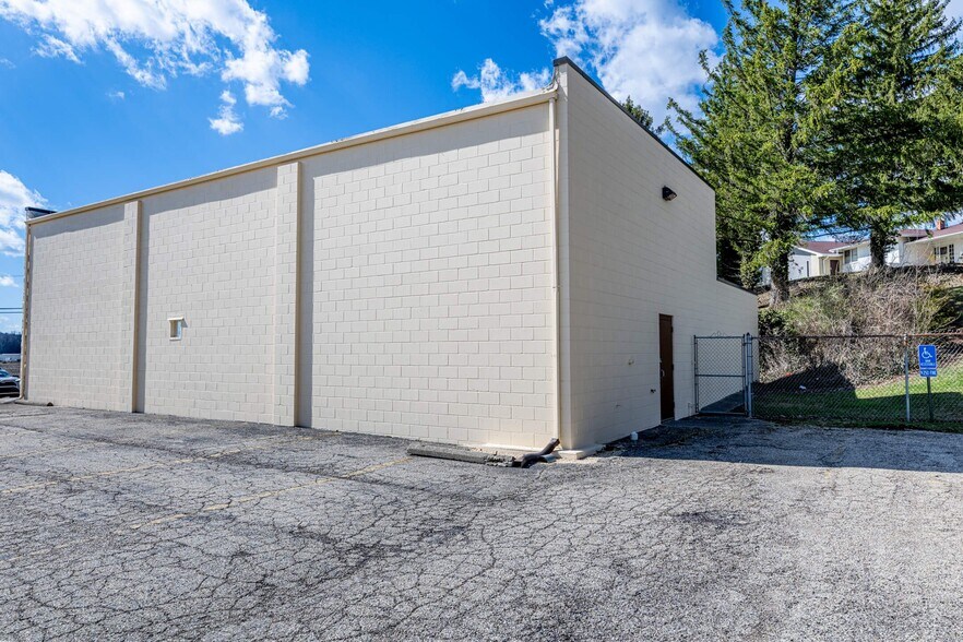 More Photos Of 5020 Frederick Pike, Dayton Warehouse For Sale