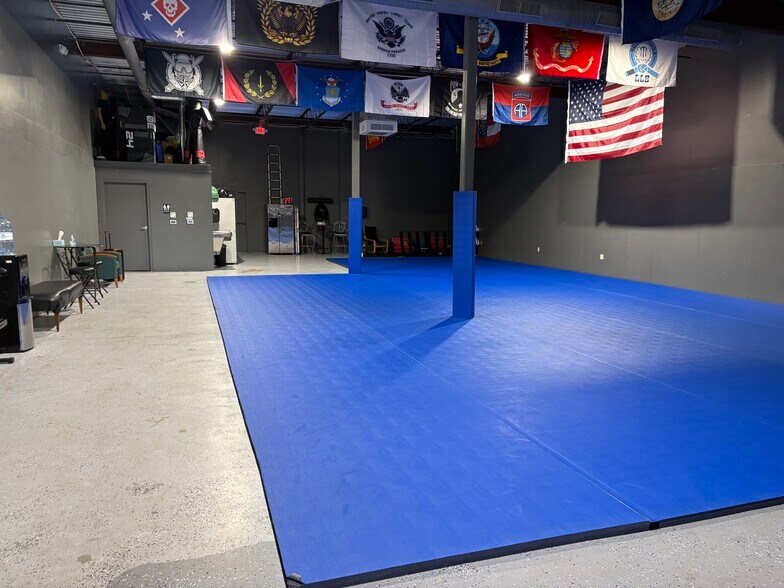 More Photos Of 124 Baywood Rd, Fayetteville Storefront Retail Office For Lease