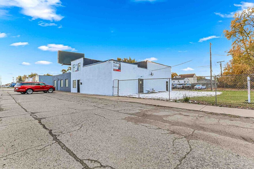More Photos Of 22711 Dequindre Rd, Hazel Park Warehouse For Sale