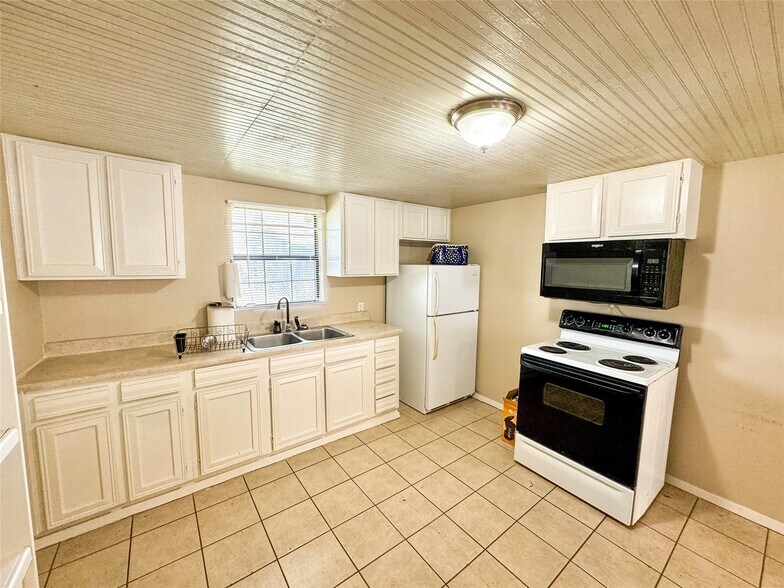 More Photos Of 1425 W Groesbeck St, Stephenville Apartments For Sale