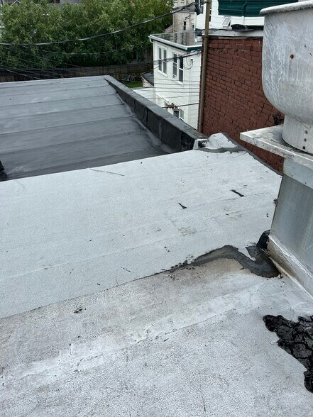 More Photos Of 12 Park Pl, Hudson Storefront Retail Residential For Lease