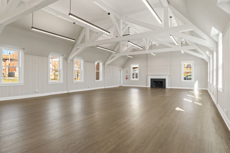 More Photos Of 44 4th St NW, Pulaski Office For Sale