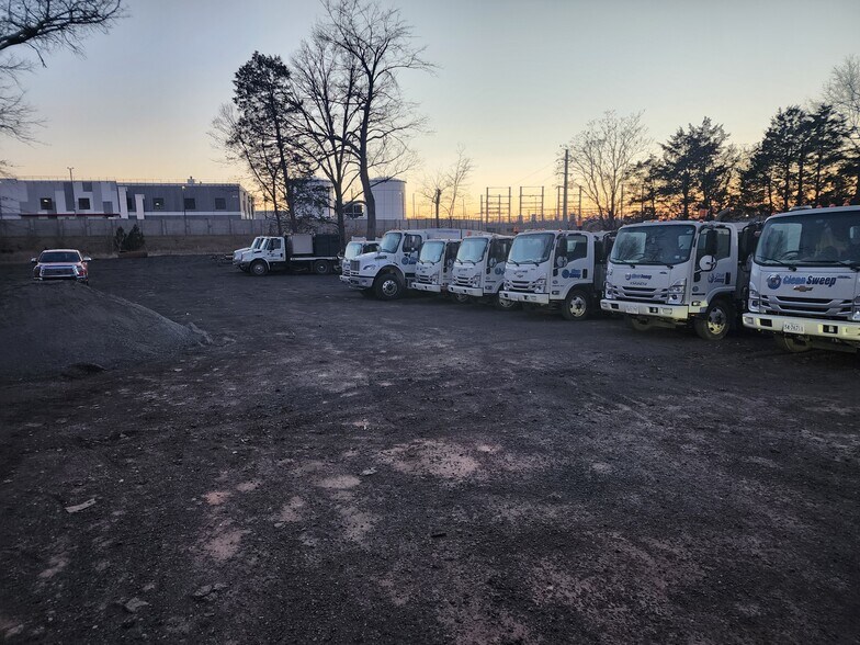 More Photos Of 25119-25137 Arcola Mills Dr, Sterling Land For Lease