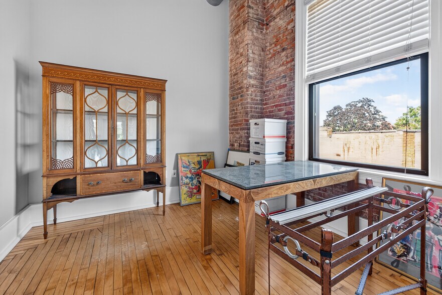 More Photos Of 387-399 N Euclid Ave, Saint Louis Office For Lease