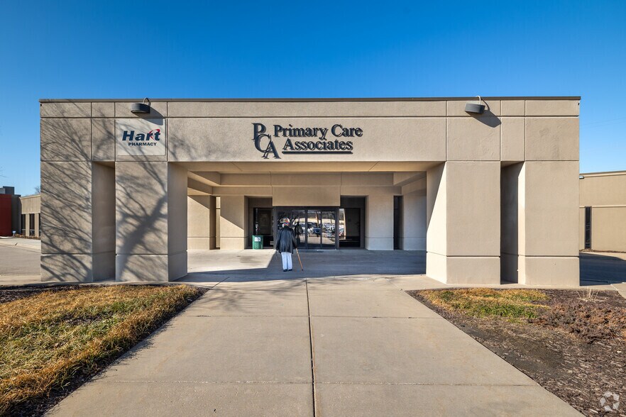 More Photos Of 7111 E 21st St, Wichita Medical For Sale