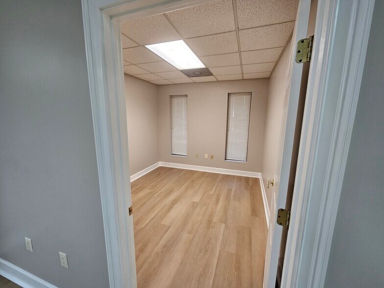 More Photos Of 135 Cecil Ct, Fayetteville Warehouse For Lease