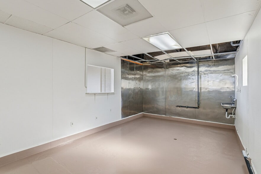 More Photos Of 6470 E 22nd St, Tucson Freestanding For Lease