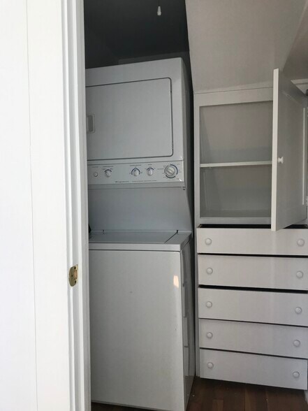 More Photos Of 3 Field Rd, Cos Cob Specialty For Sale