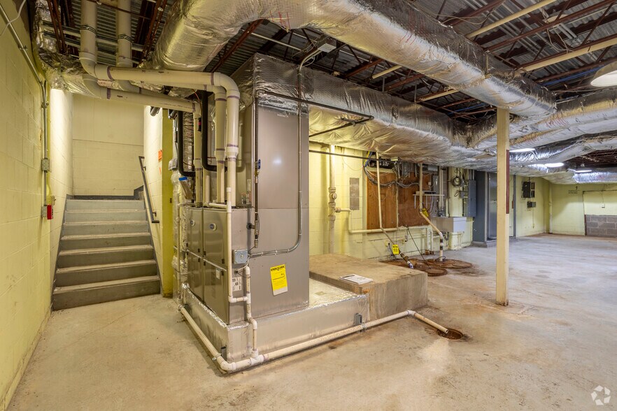 More Photos Of 3429 N Prospect Rd, Peoria Bank For Sale