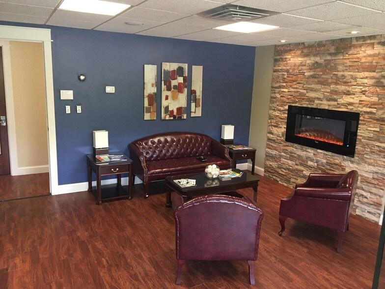 More Photos Of 1676 Viewpond Dr SE, Grand Rapids Office For Lease