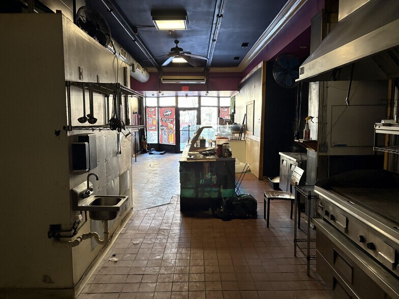 More Photos Of 944 Elm St, Manchester Storefront Retail Office For Lease