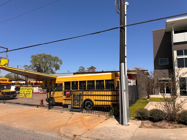 More Photos Of 12903 East Fwy, Houston General Retail For Sale