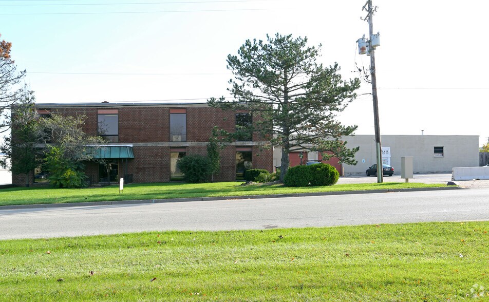 More Photos Of 22N159 Pepper Rd, Lake Barrington Warehouse For Sale