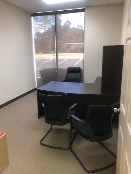 More Photos Of 135 Stanley Ct, Lawrenceville Warehouse For Lease