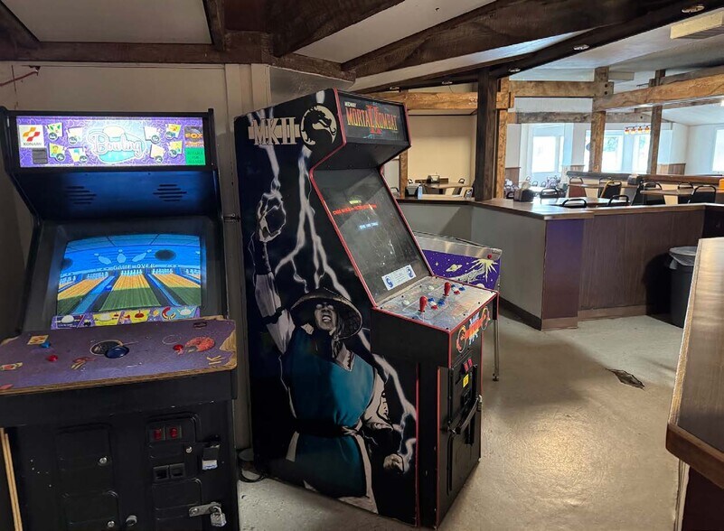 More Photos Of 4200 River Rd N, Salem Restaurant For Sale