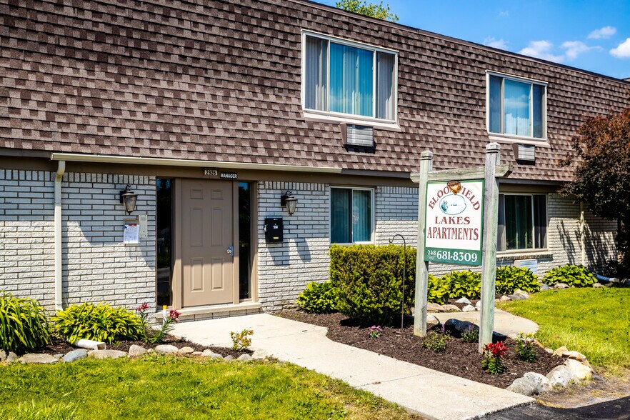 More Photos Of 2920-2932 Schroeder Blvd, Keego Harbor Apartments For Sale