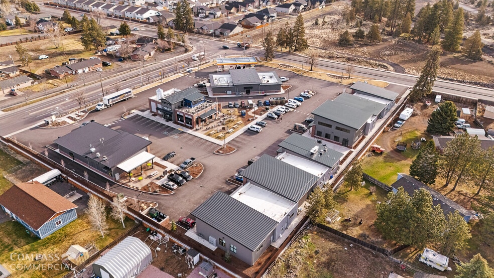 More Photos Of 21185 Reed Market Rd, Bend Storefront Retail Office For Lease