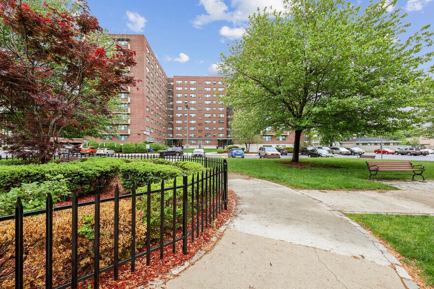 More Photos Of 20 Marshall St, Irvington Apartments For Lease