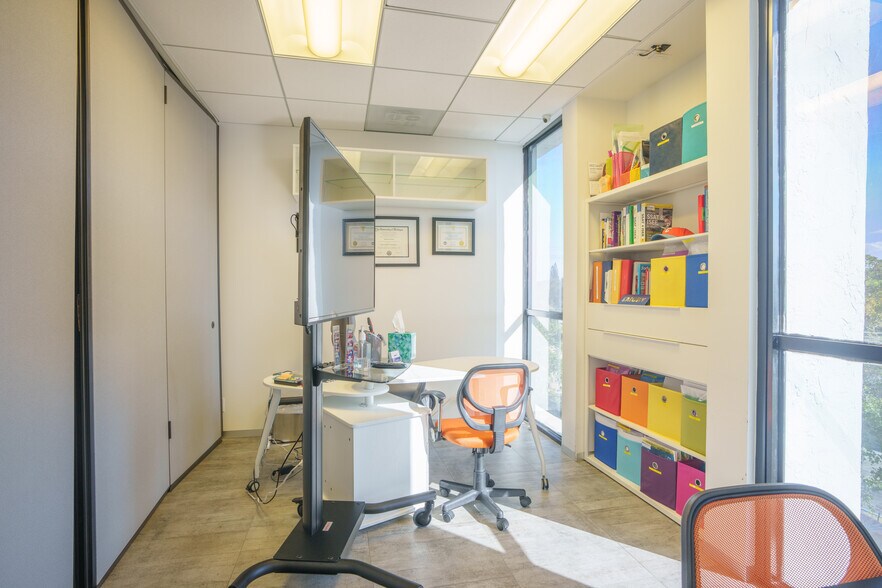 More Photos Of 2450 Hollywood Blvd, Hollywood Loft Creative Space For Sale
