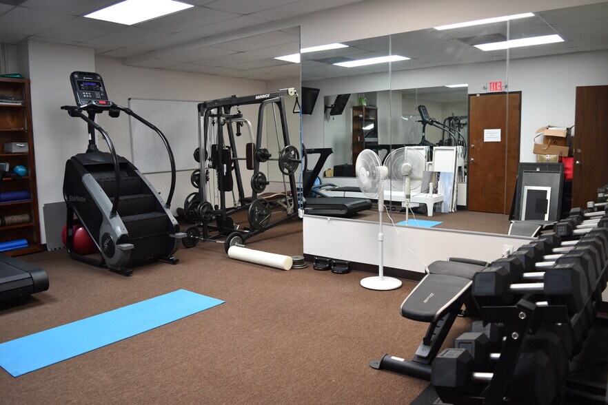 More Photos Of 10880 Alcott Dr, Houston Flex For Lease