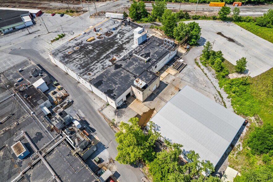 More Photos Of 1507 Willow St, Lebanon Warehouse For Sale