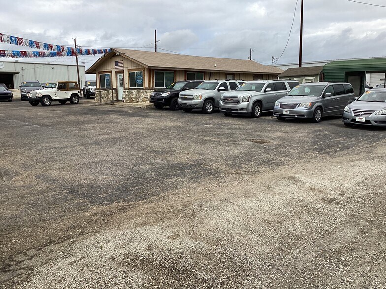 More Photos Of 1950 S Ih 35, San Marcos General Retail For Lease