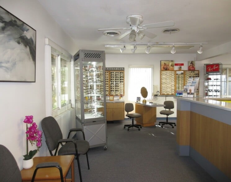 More Photos Of 45655 Oasis St, Indio Office For Sale