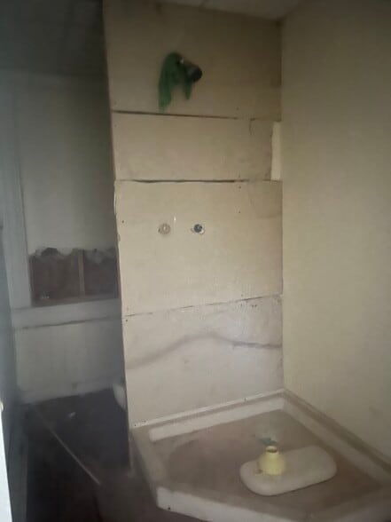 More Photos Of 3121 E Monument St, Baltimore Freestanding For Sale