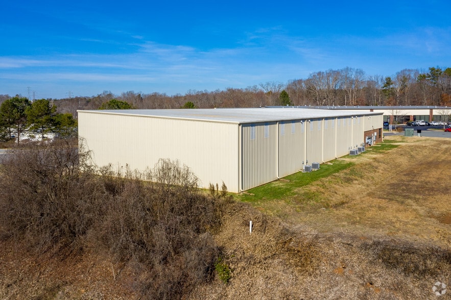 More Photos Of 129 Oakpark Dr, Mooresville Light Manufacturing For Lease