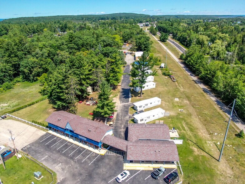 More Photos Of 6100 M-68 Hwy, Indian River Hotel For Sale