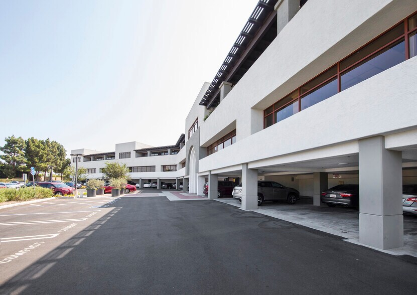 More Photos Of 25500 Hawthorne Blvd, Torrance Office For Lease