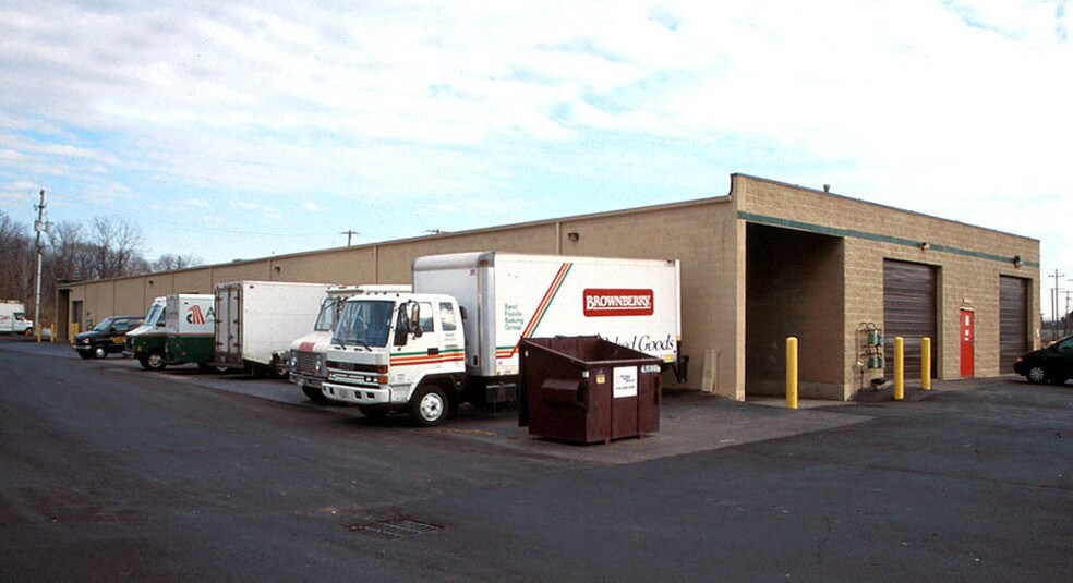 More Photos Of 701-711 N James Rd, Columbus Warehouse For Lease