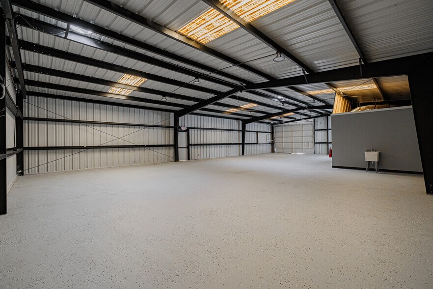 More Photos Of 104 N Shaver St, Pasadena Industrial For Lease