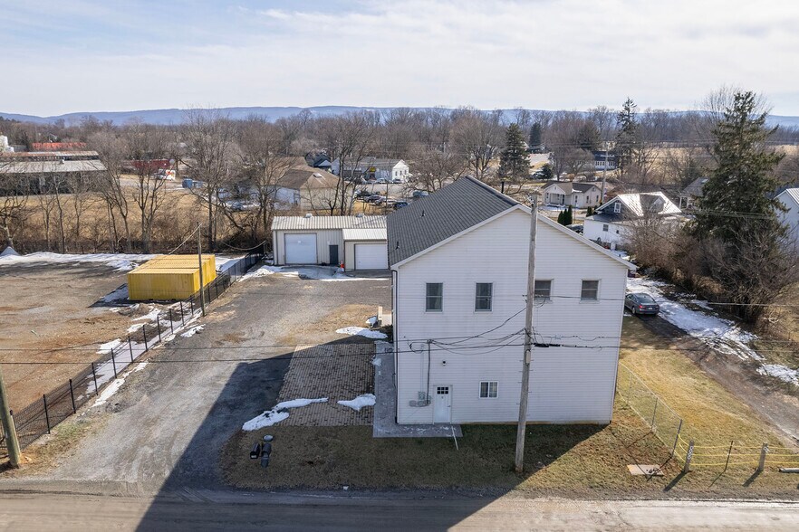 More Photos Of 12 A Cattlemans Ln, Berryville Warehouse For Lease