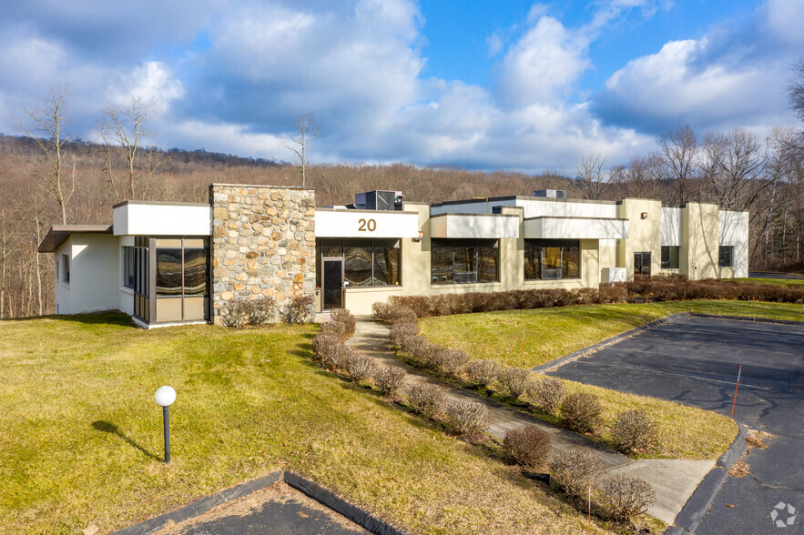 Primary Photo Of 20 Farrington Rd, Brewster Showroom For Lease