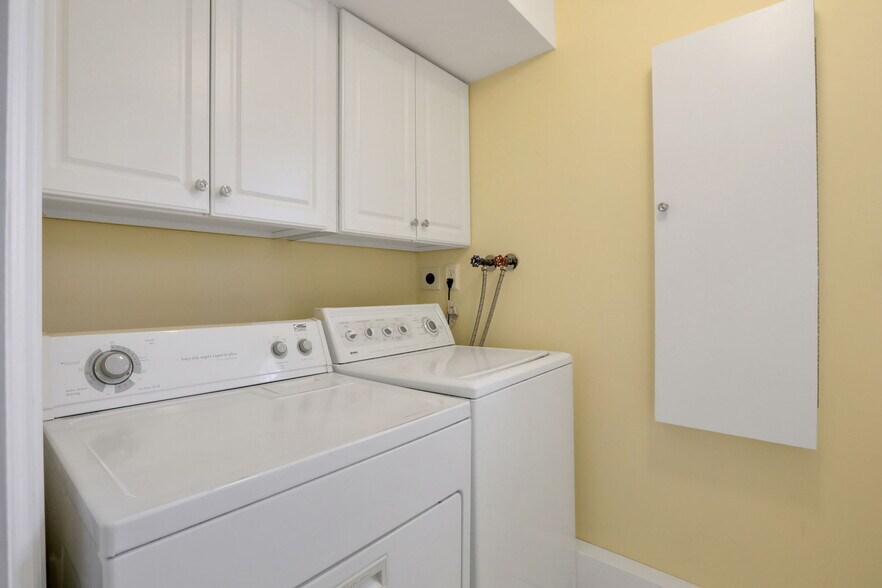 More Photos Of 411 Albany Ave, Kingston Storefront Retail Office For Sale