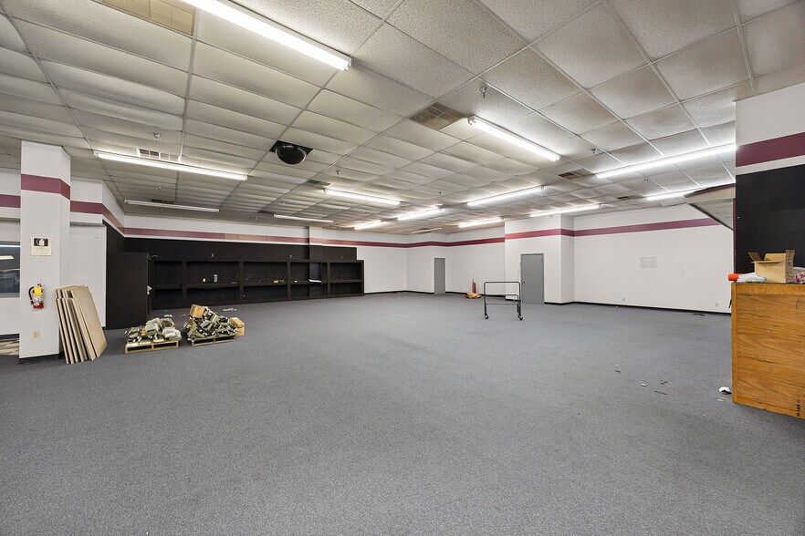 More Photos Of 2058 Hollywood Dr, Jackson Freestanding For Sale