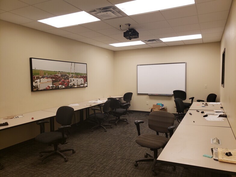 More Photos Of 420 Halliburton Dr, Williston Industrial For Lease