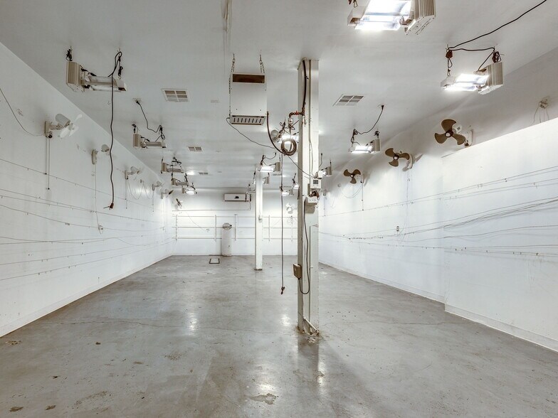 More Photos Of 212 W Main St, Shawnee Storefront Retail Office For Lease